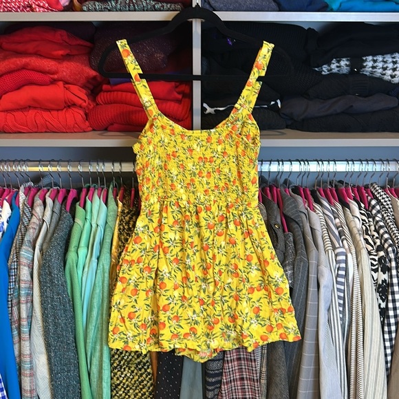 Wild Fable yellow/orange/green print adjustable strap smocked back romper size S - Picture 3 of 3